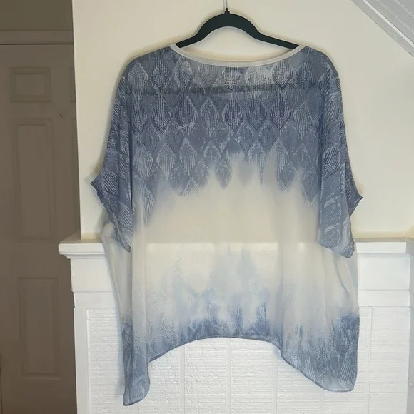 Cabi Style 781 Gauzy Chiffon Blue Fade Out Oversized Blouse size Small - Picture 8 of 8